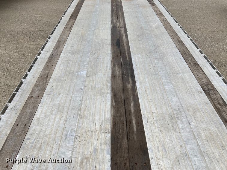 image for item HN9857 2013 Transcraft Benson AF53102-2-524  flatbed trailer