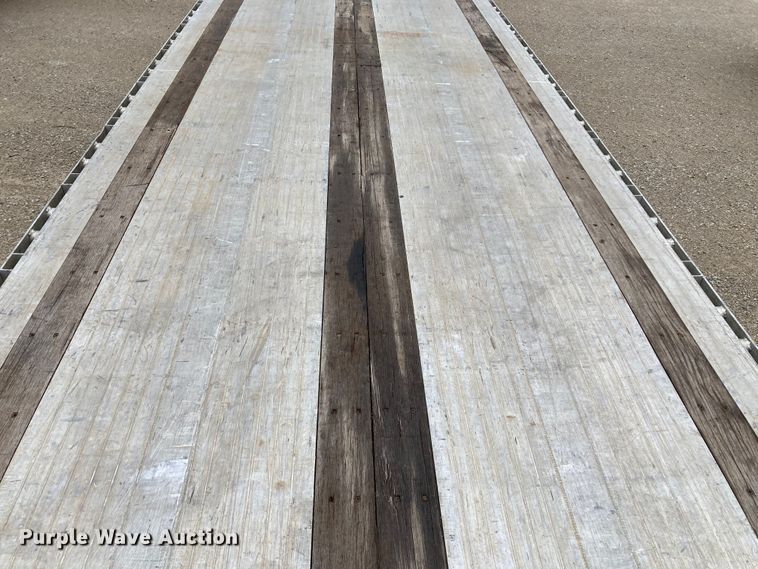 image for item HN9857 2013 Transcraft Benson AF53102-2-524  flatbed trailer