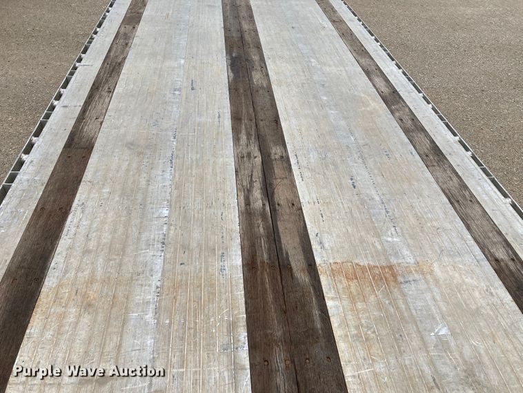 image for item HN9857 2013 Transcraft Benson AF53102-2-524  flatbed trailer