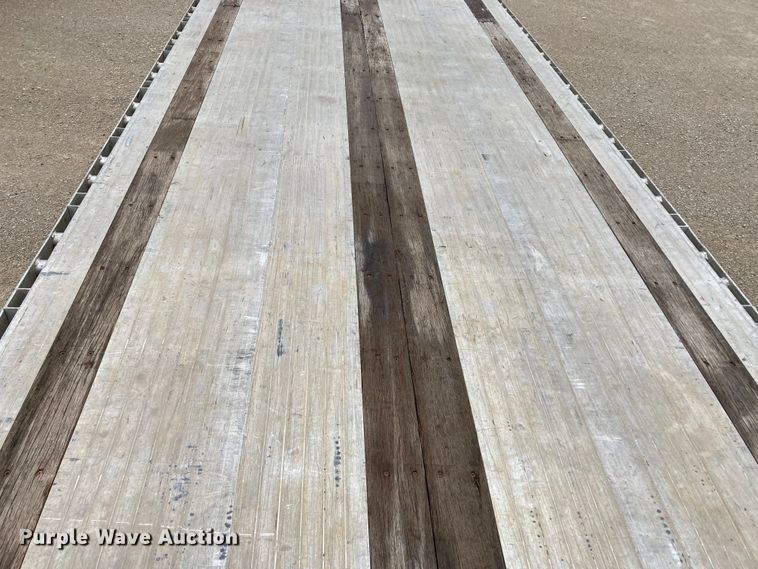 image for item HN9857 2013 Transcraft Benson AF53102-2-524  flatbed trailer