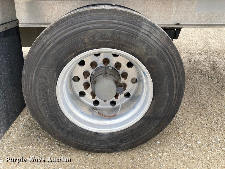 image for item HN9857 2013 Transcraft Benson AF53102-2-524  flatbed trailer