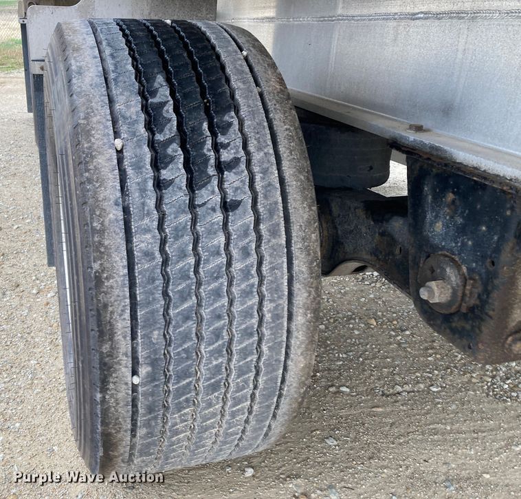 image for item HN9857 2013 Transcraft Benson AF53102-2-524  flatbed trailer