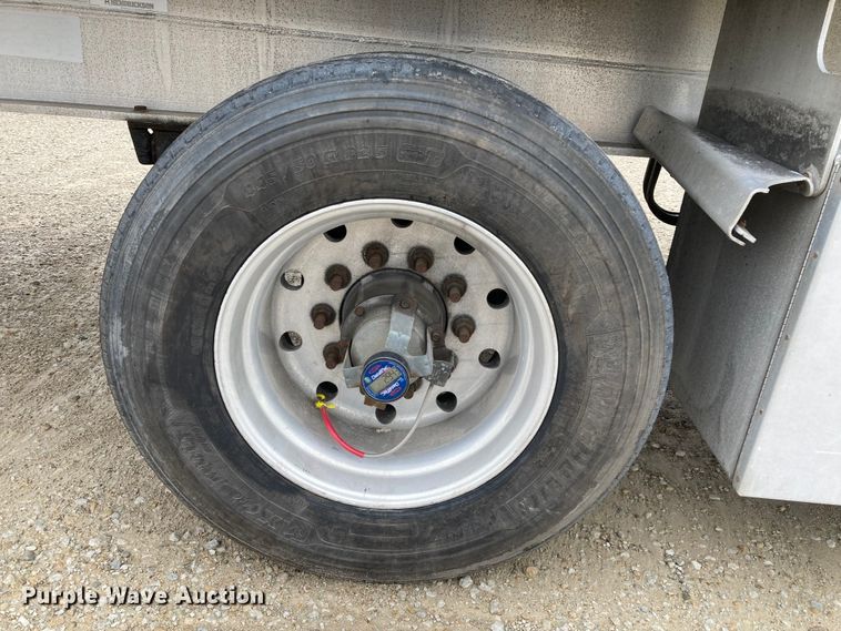 image for item HN9857 2013 Transcraft Benson AF53102-2-524  flatbed trailer