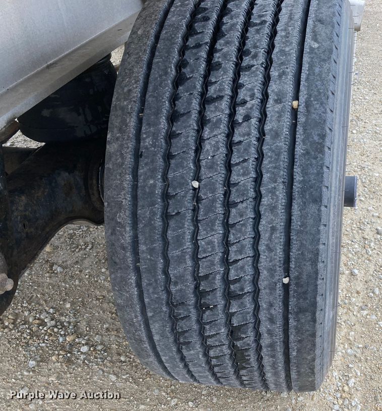 image for item HN9857 2013 Transcraft Benson AF53102-2-524  flatbed trailer