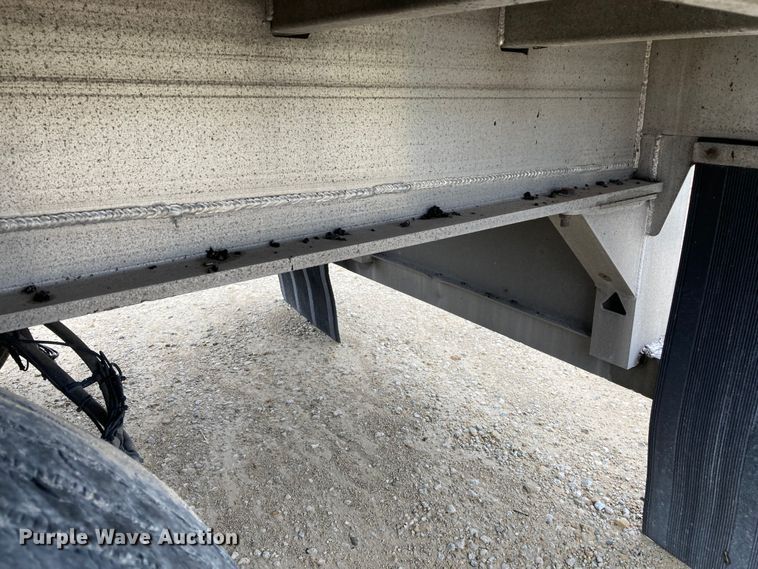 image for item HN9858 2013 Transcraft Benson AF53102-2-524  flatbed trailer