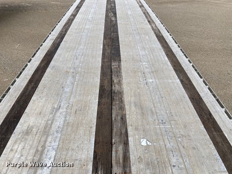 image for item HN9858 2013 Transcraft Benson AF53102-2-524  flatbed trailer