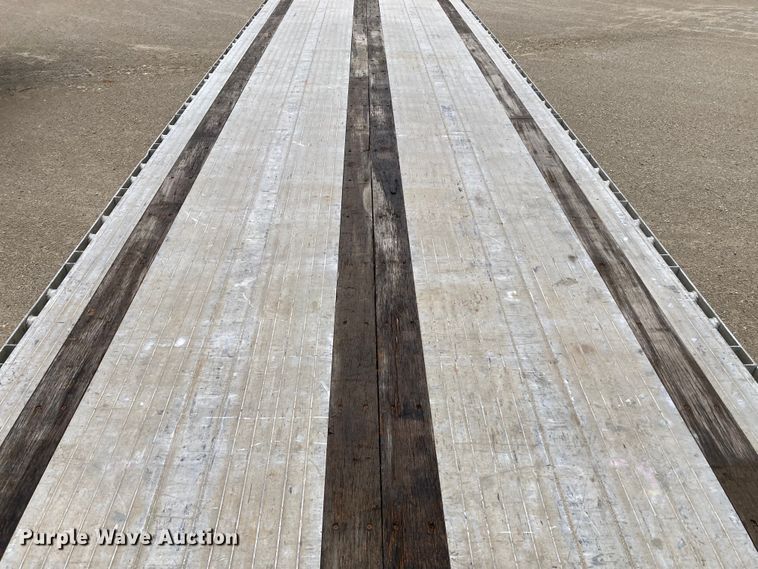 image for item HN9858 2013 Transcraft Benson AF53102-2-524  flatbed trailer