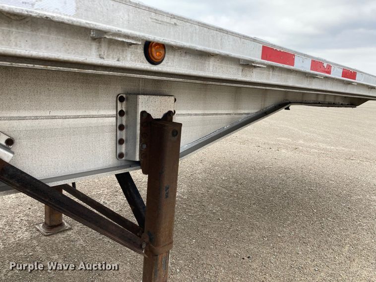 image for item HN9858 2013 Transcraft Benson AF53102-2-524  flatbed trailer