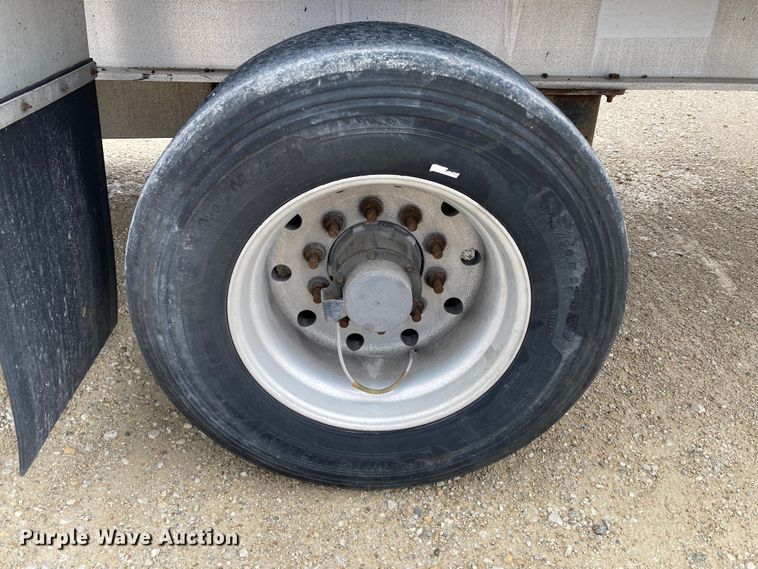 image for item HN9858 2013 Transcraft Benson AF53102-2-524  flatbed trailer