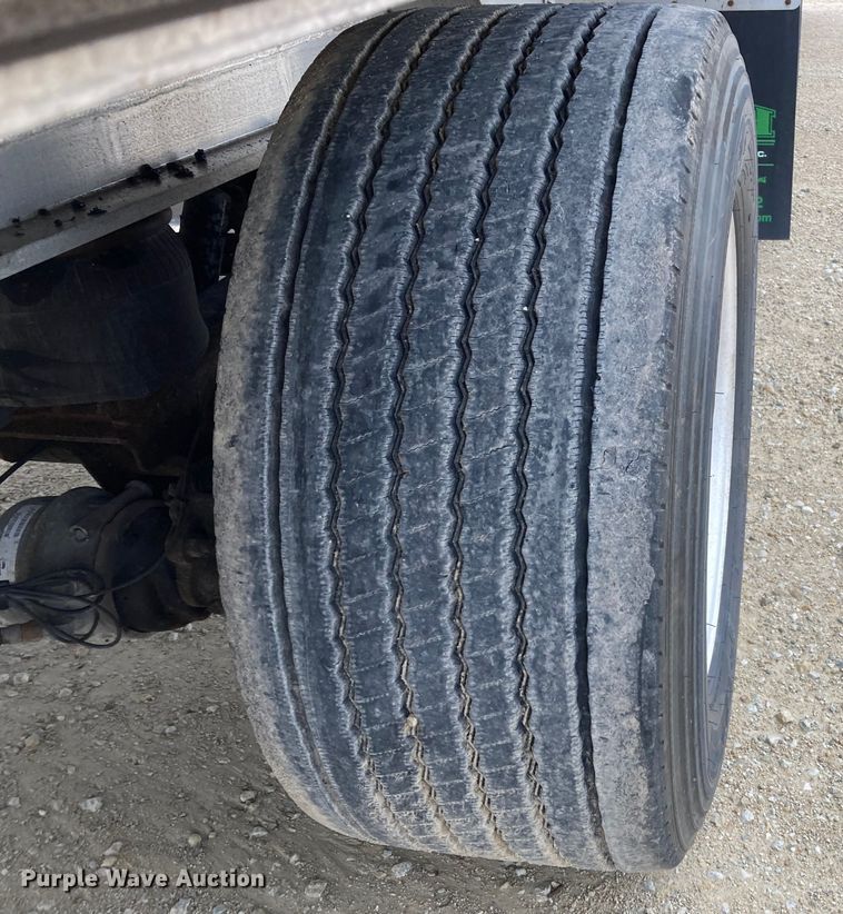 image for item HN9858 2013 Transcraft Benson AF53102-2-524  flatbed trailer