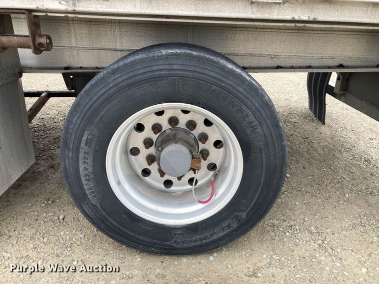 image for item HN9858 2013 Transcraft Benson AF53102-2-524  flatbed trailer