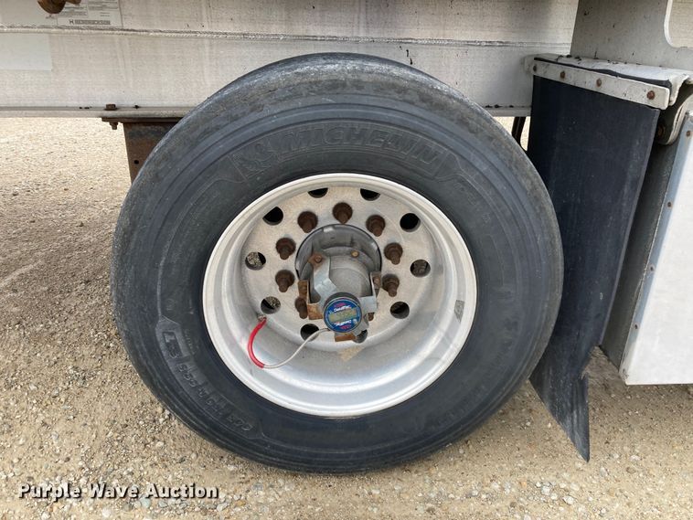 image for item HN9858 2013 Transcraft Benson AF53102-2-524  flatbed trailer