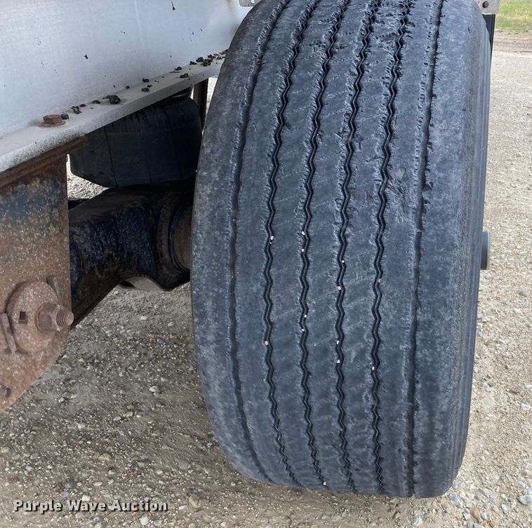 image for item HN9858 2013 Transcraft Benson AF53102-2-524  flatbed trailer