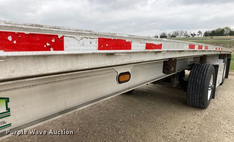 image for item HN9859 2013 Transcraft Benson AF53102-2-524  flatbed trailer