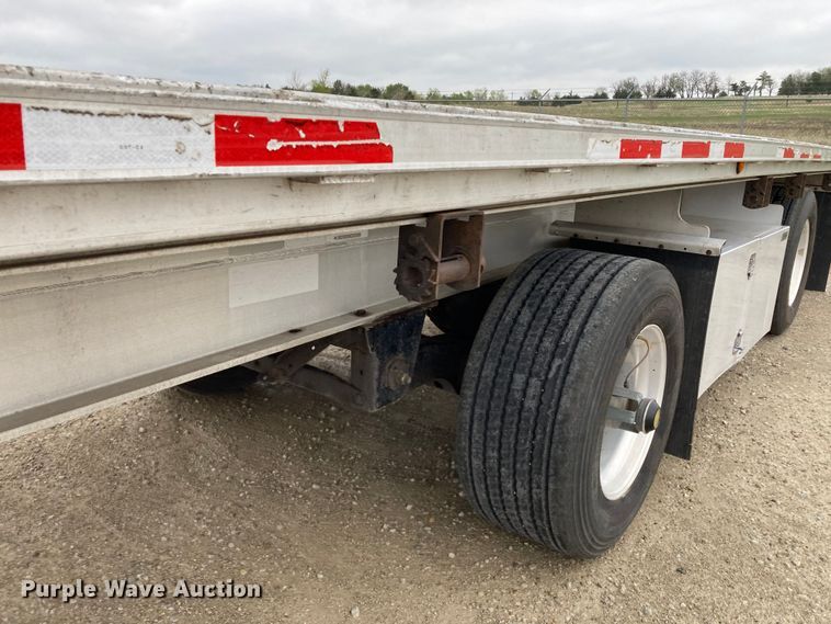 image for item HN9859 2013 Transcraft Benson AF53102-2-524  flatbed trailer