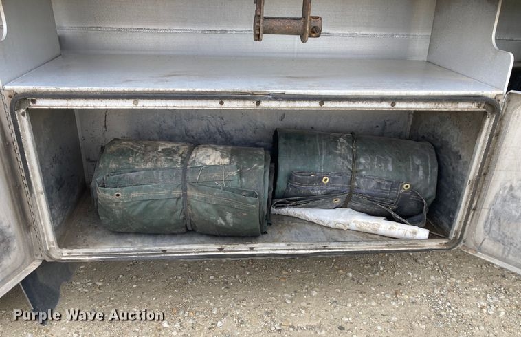 image for item HN9859 2013 Transcraft Benson AF53102-2-524  flatbed trailer