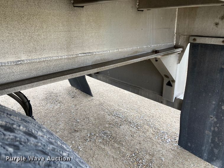 image for item HN9859 2013 Transcraft Benson AF53102-2-524  flatbed trailer