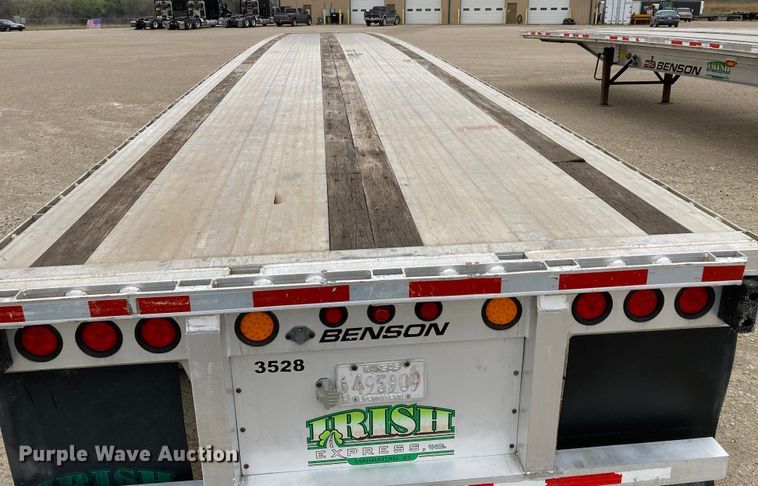 image for item HN9859 2013 Transcraft Benson AF53102-2-524  flatbed trailer
