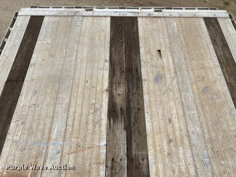 image for item HN9859 2013 Transcraft Benson AF53102-2-524  flatbed trailer