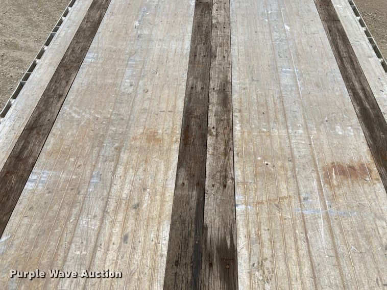 image for item HN9859 2013 Transcraft Benson AF53102-2-524  flatbed trailer