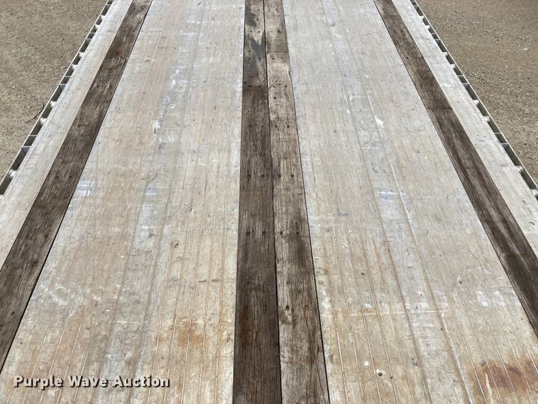 image for item HN9859 2013 Transcraft Benson AF53102-2-524  flatbed trailer