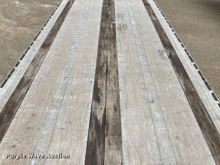 image for item HN9859 2013 Transcraft Benson AF53102-2-524  flatbed trailer