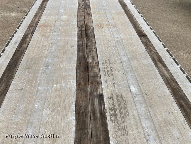 image for item HN9859 2013 Transcraft Benson AF53102-2-524  flatbed trailer