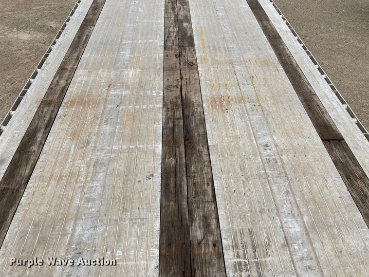 image for item HN9859 2013 Transcraft Benson AF53102-2-524  flatbed trailer
