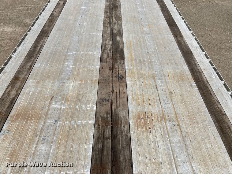 image for item HN9859 2013 Transcraft Benson AF53102-2-524  flatbed trailer