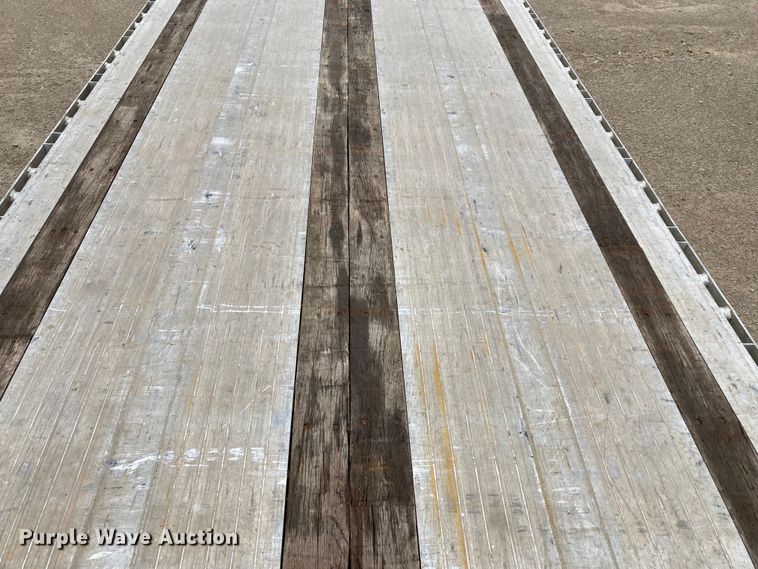 image for item HN9859 2013 Transcraft Benson AF53102-2-524  flatbed trailer