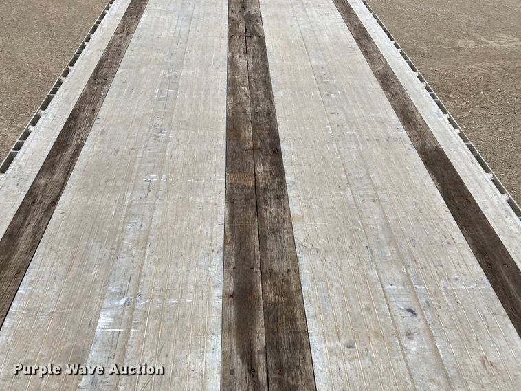 image for item HN9859 2013 Transcraft Benson AF53102-2-524  flatbed trailer