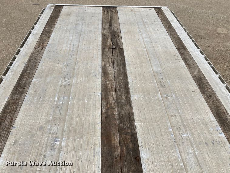 image for item HN9859 2013 Transcraft Benson AF53102-2-524  flatbed trailer