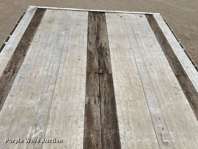 image for item HN9859 2013 Transcraft Benson AF53102-2-524  flatbed trailer