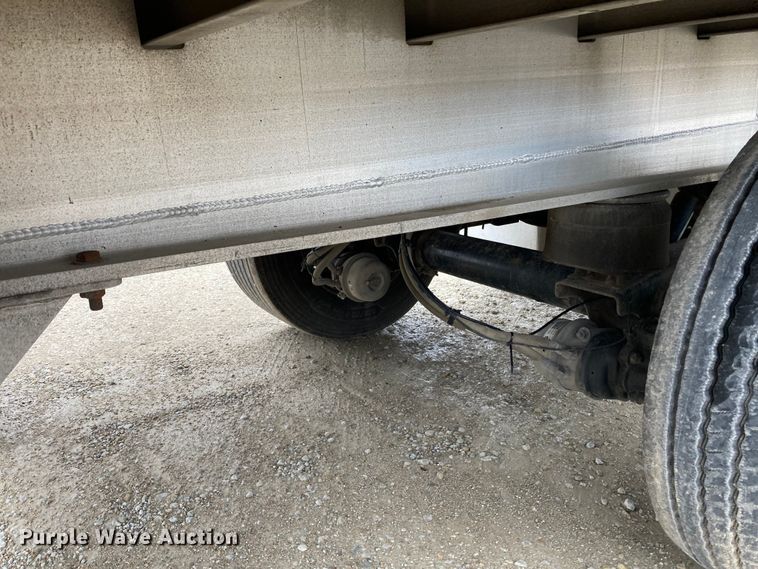 image for item HN9859 2013 Transcraft Benson AF53102-2-524  flatbed trailer