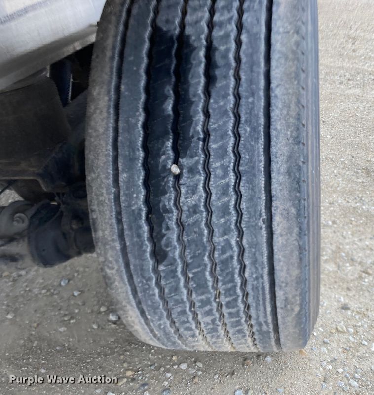 image for item HN9859 2013 Transcraft Benson AF53102-2-524  flatbed trailer