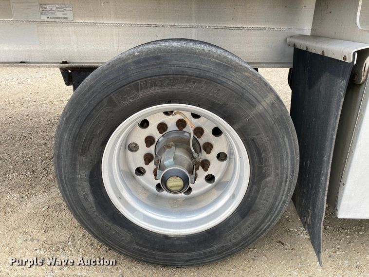 image for item HN9859 2013 Transcraft Benson AF53102-2-524  flatbed trailer