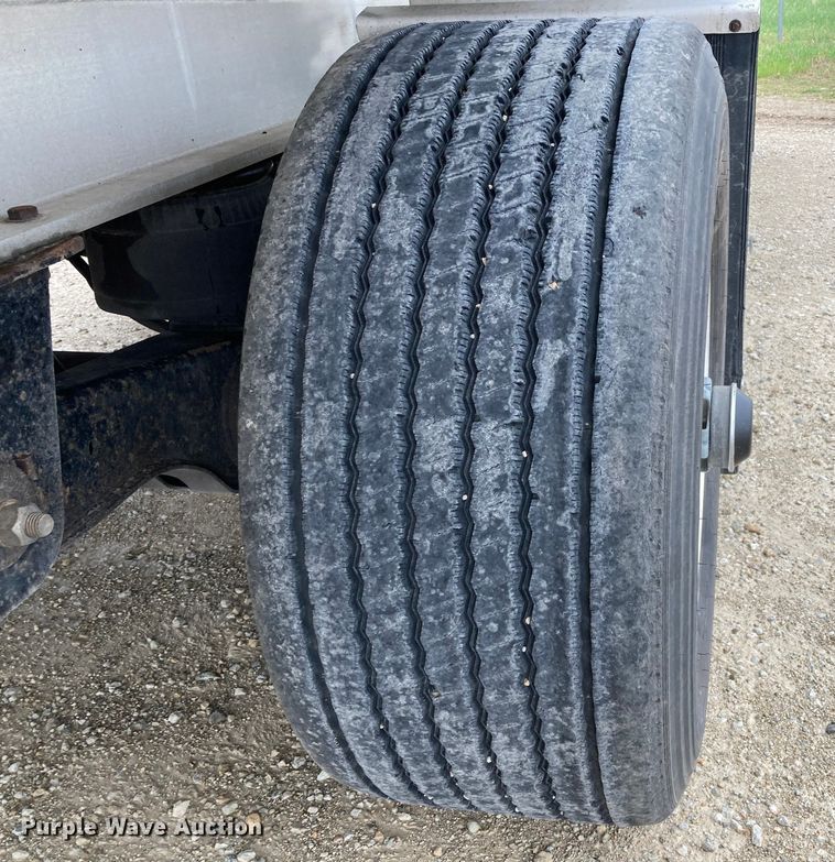 image for item HN9859 2013 Transcraft Benson AF53102-2-524  flatbed trailer