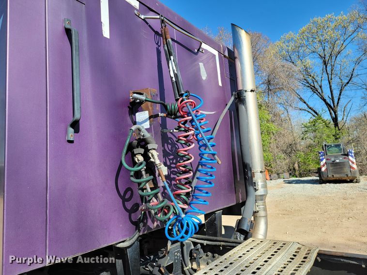 image for item HP9728 2000 Sterling A-Line  semi truck