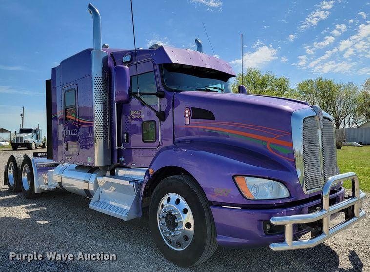 image for item HP9736 2015 Kenworth T660  semi truck