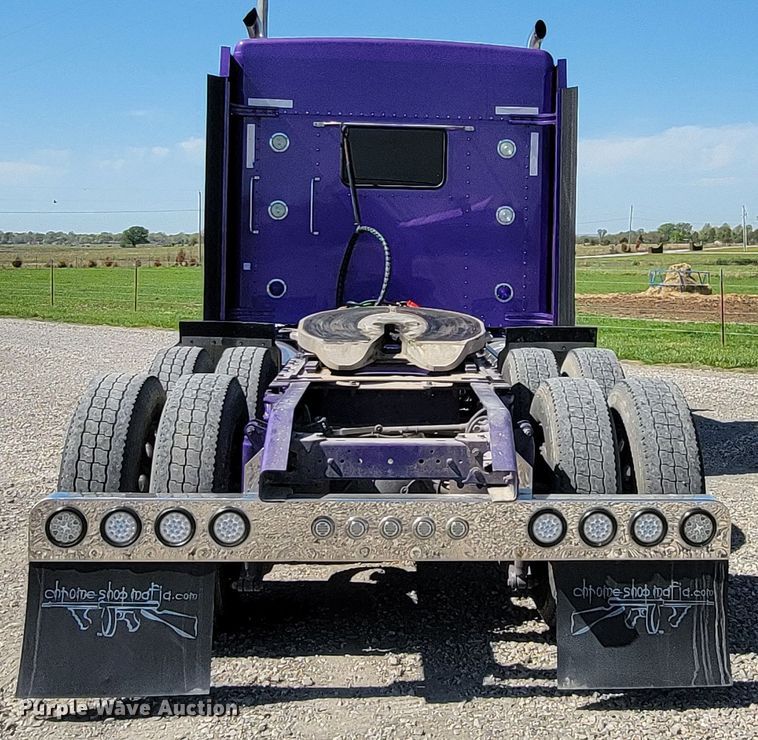 image for item HP9736 2015 Kenworth T660  semi truck