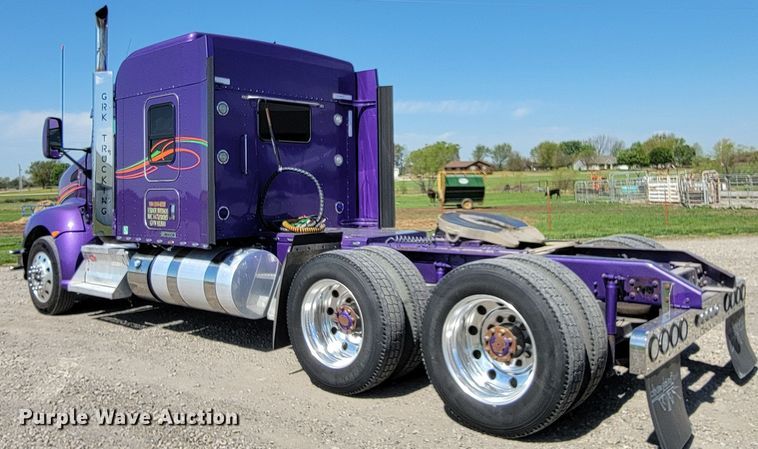 image for item HP9736 2015 Kenworth T660  semi truck