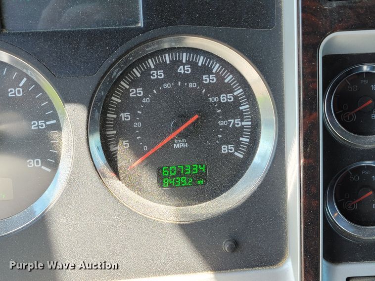 image for item HP9736 2015 Kenworth T660  semi truck