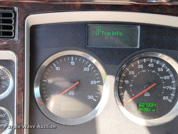 image for item HP9736 2015 Kenworth T660  semi truck