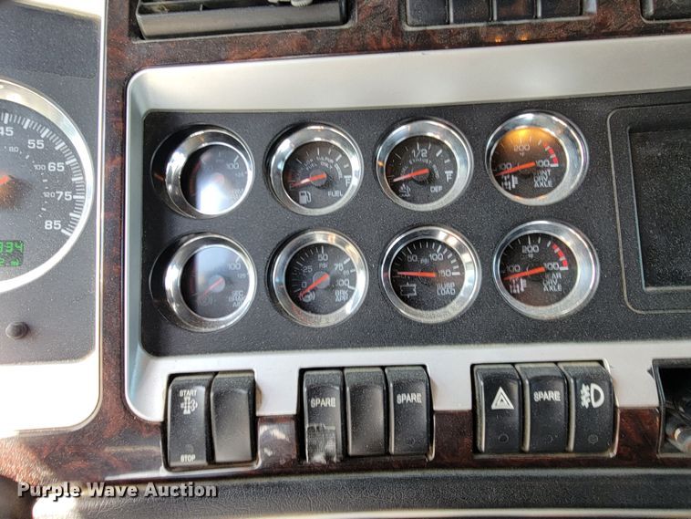 image for item HP9736 2015 Kenworth T660  semi truck