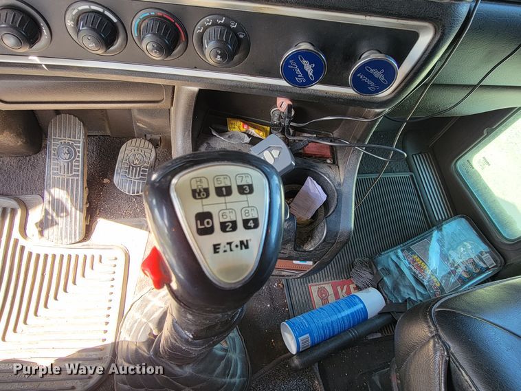 image for item HP9736 2015 Kenworth T660  semi truck