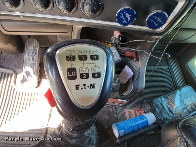 image for item HP9736 2015 Kenworth T660  semi truck