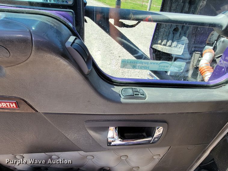 image for item HP9736 2015 Kenworth T660  semi truck