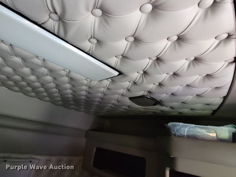 image for item HP9736 2015 Kenworth T660  semi truck