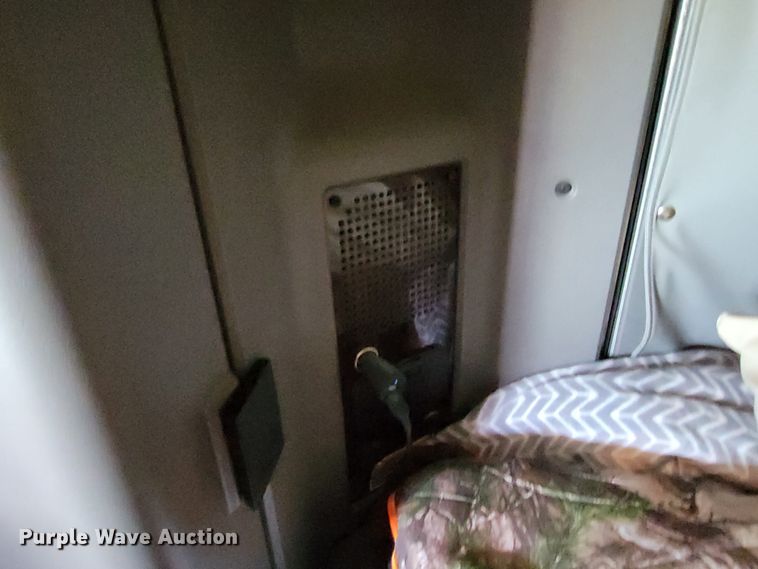 image for item HP9736 2015 Kenworth T660  semi truck