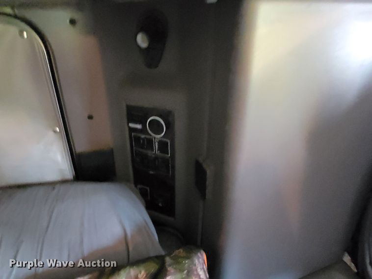 image for item HP9736 2015 Kenworth T660  semi truck